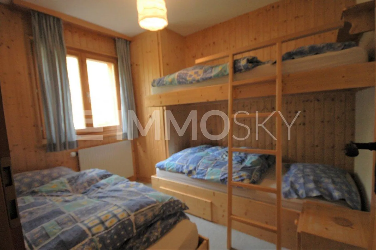 Close to the departure of the 4 Valleys ski lift! - Photo 4 of 5