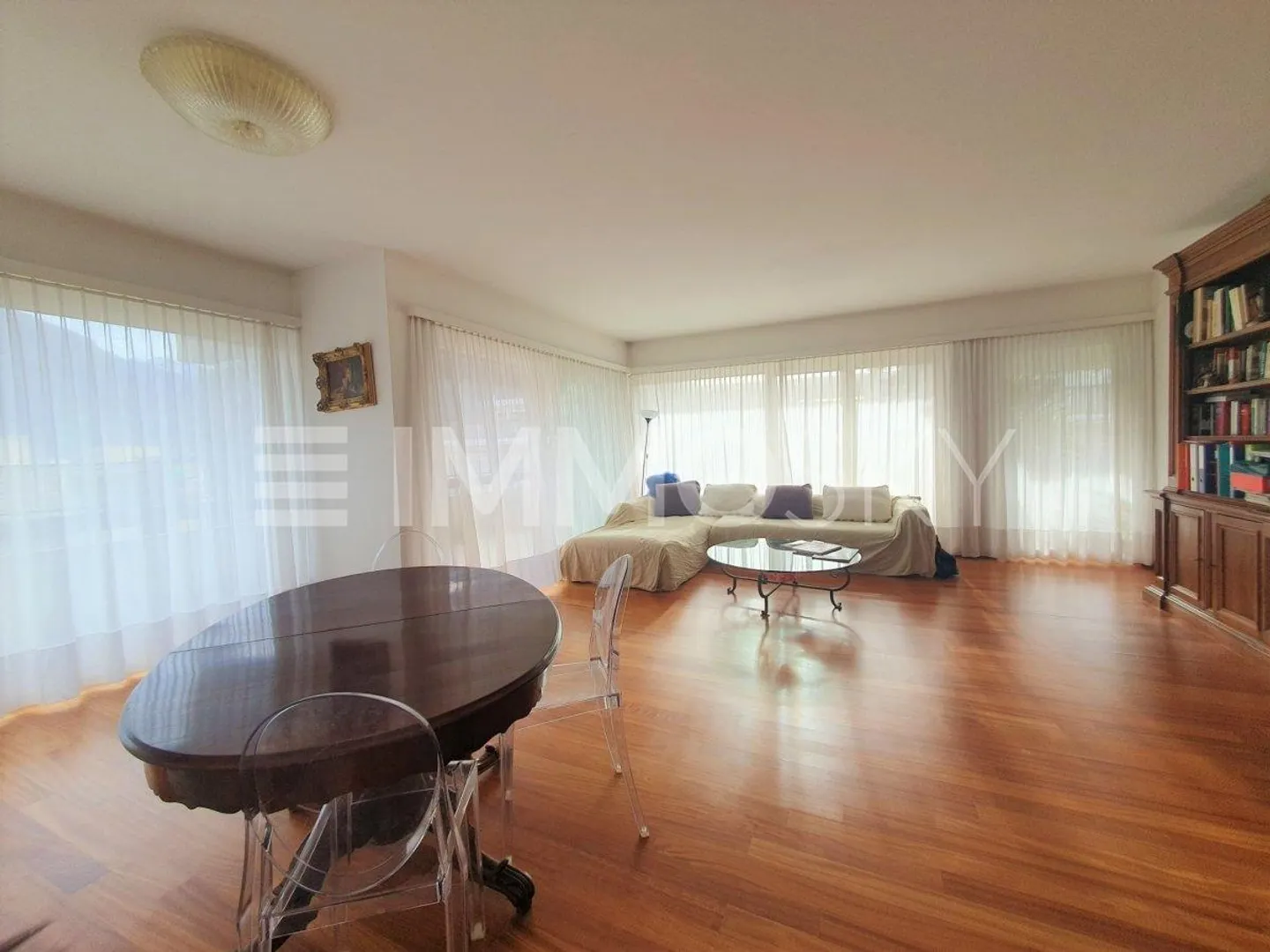 Near the lakeside, spacious areas and elegant finishes - Photo 2 of 5