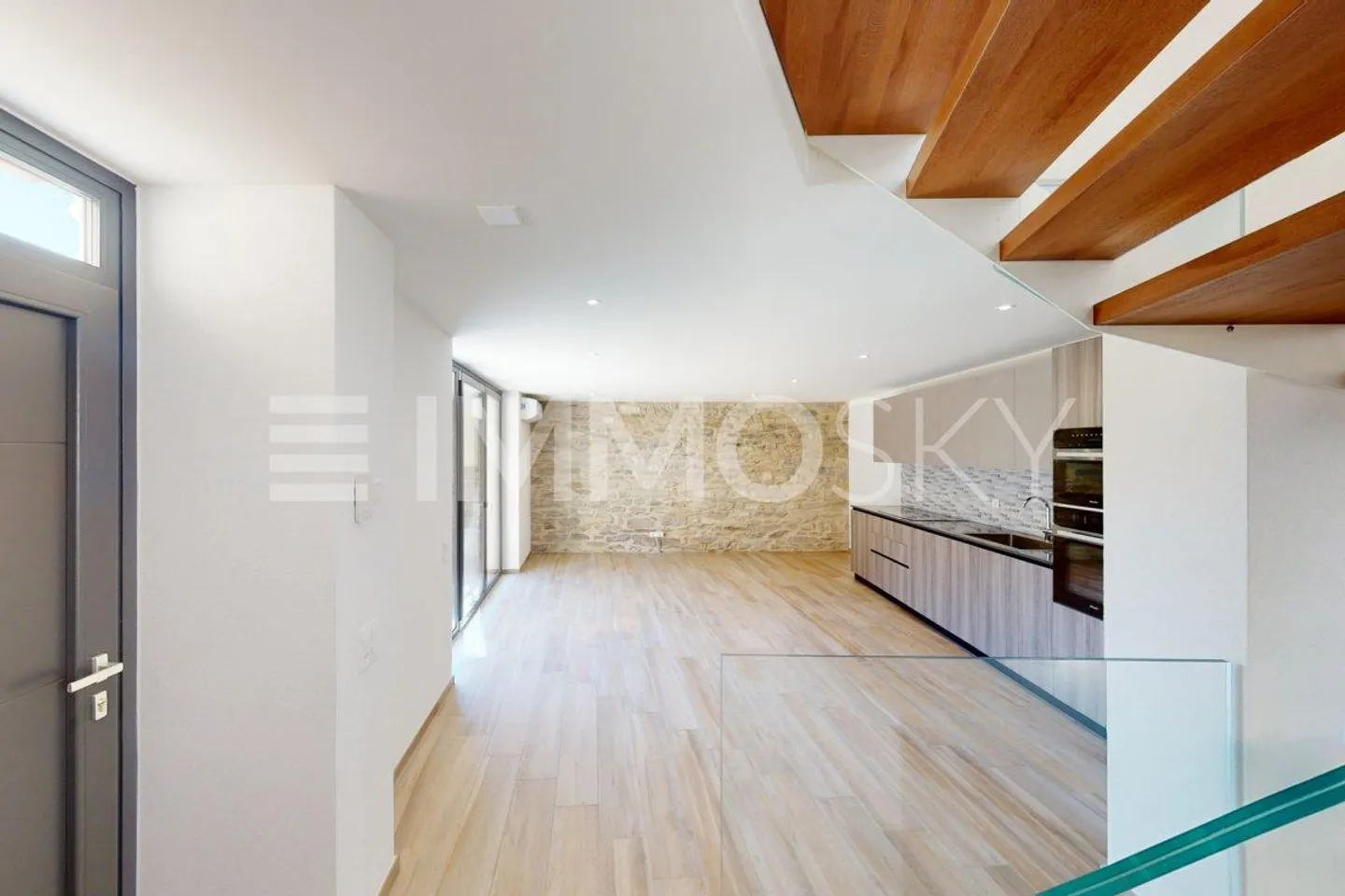 Modern house with cutting-edge materials and many unique details - Photo 4 of 5