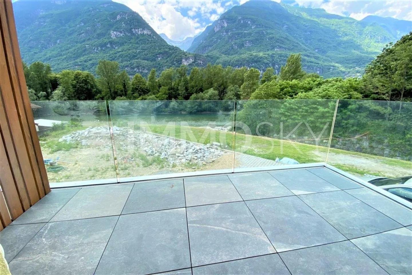 Dimora moderna immersa nella natura con vista sul fiume - Foto 5 di 5