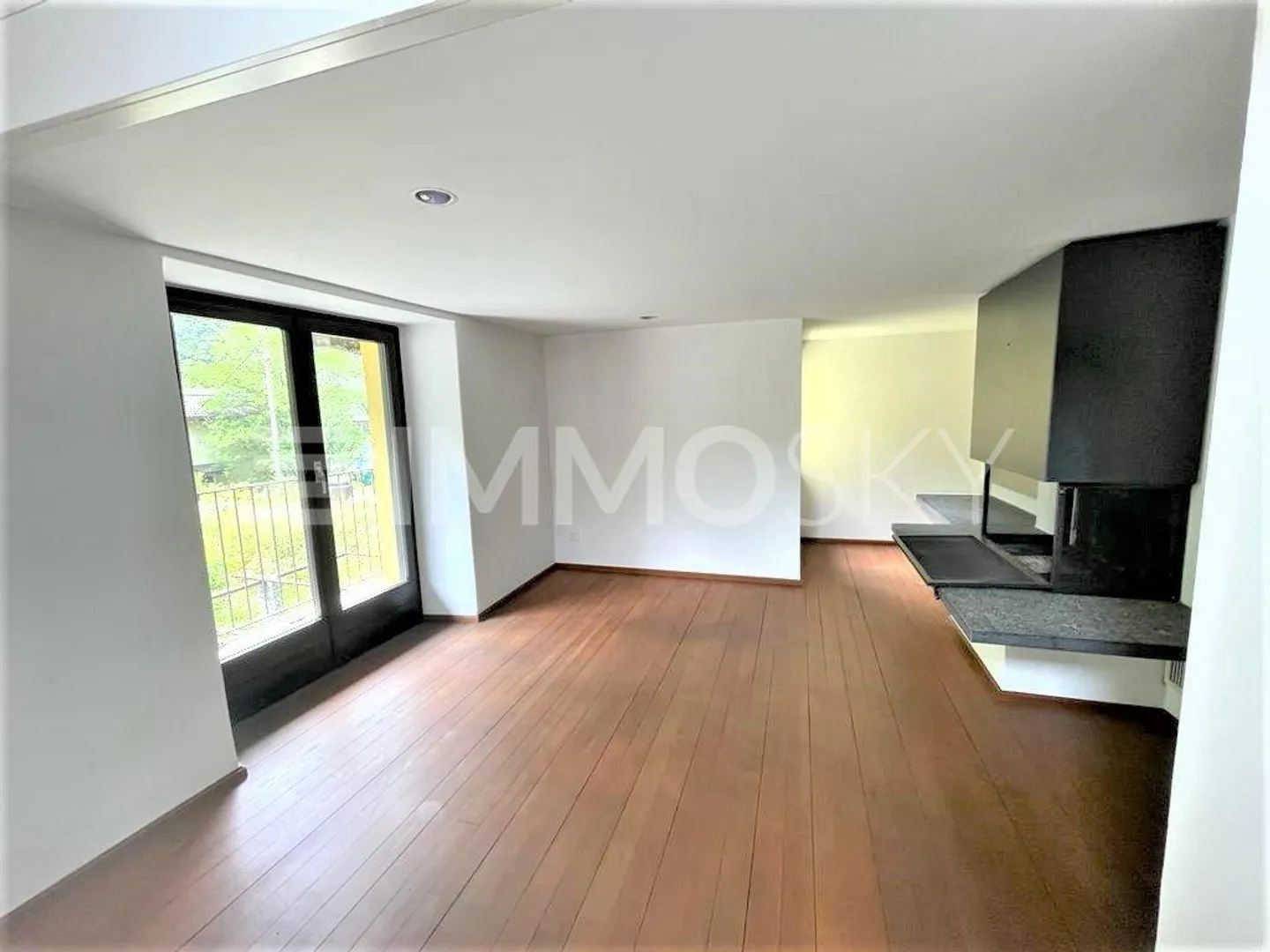 Spacious rooms and a unique atmosphere - also an income opportunity - Photo 4 of 5