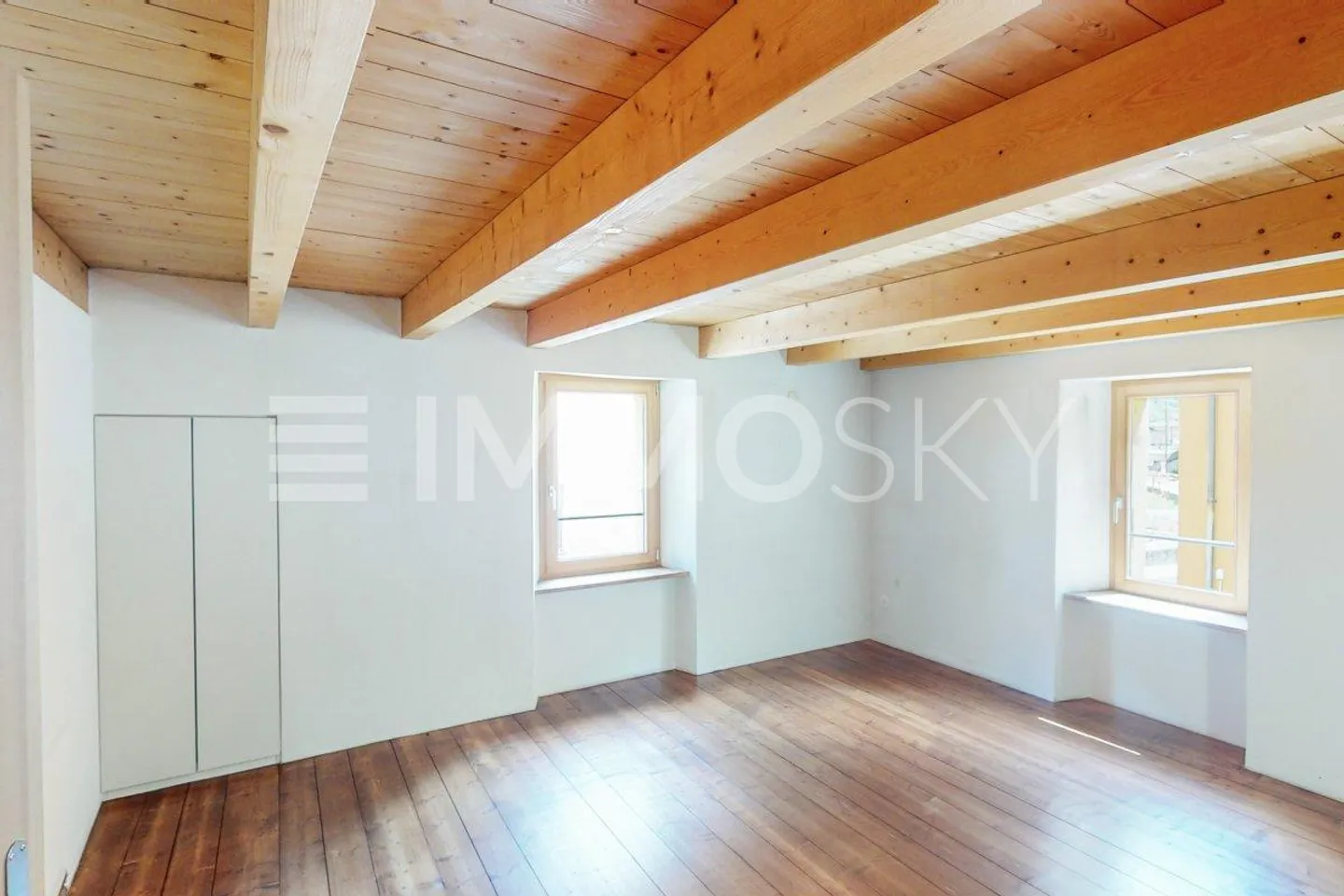Spacious rooms and a unique atmosphere - also an income opportunity - Photo 2 of 5