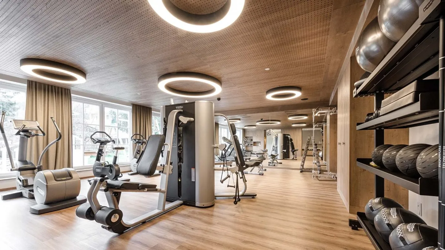 With Concierge and Private Fitness - New Building in Prime Location - Photo 4 of 5