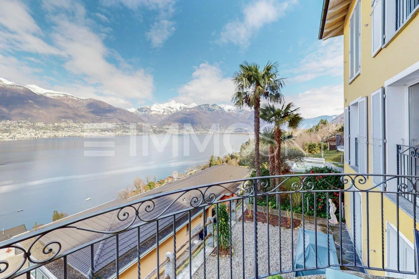 Dominating Lake Maggiore with the sun all year round - Photo 2 of 5