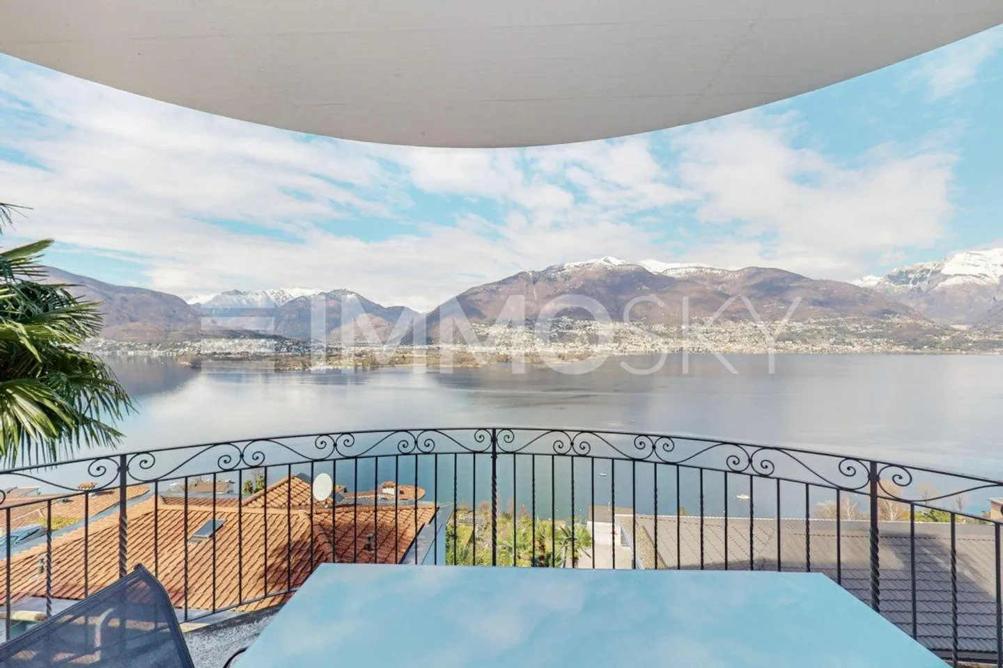 Dominating Lake Maggiore with the sun all year round - Photo 1 of 5