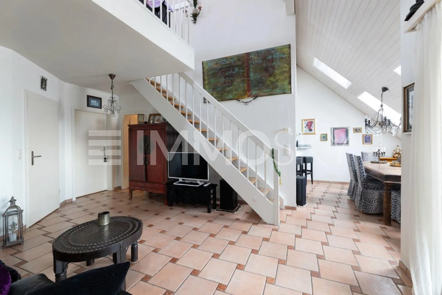 Generous living over two floors with a view of greenery - Photo 2 of 5