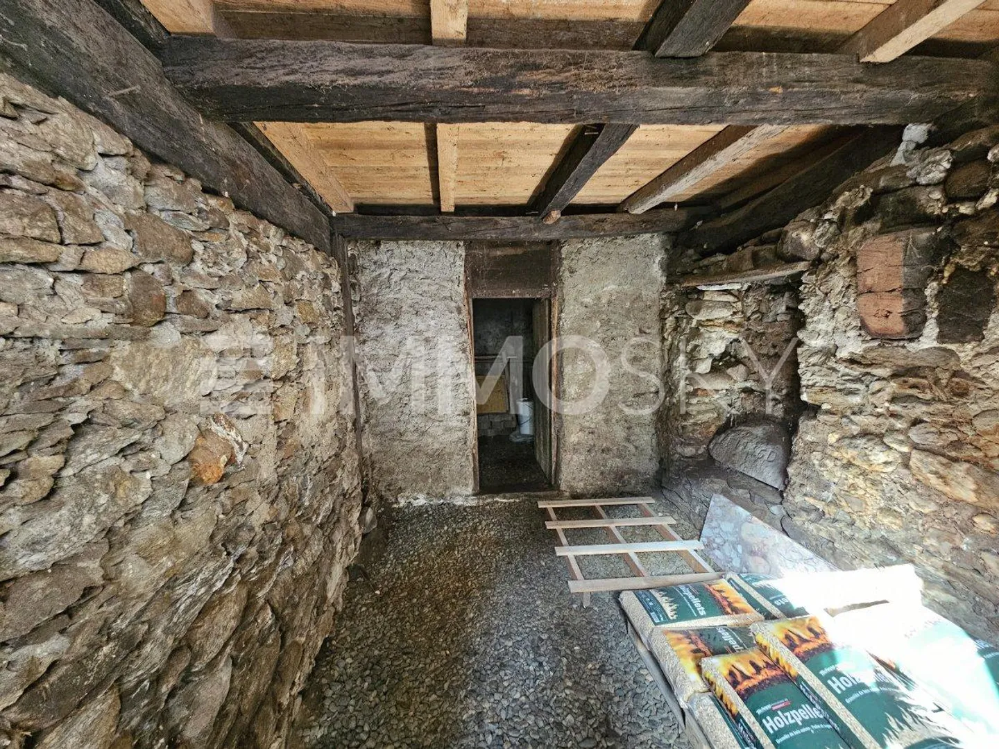 Rustique splendide à Malvaglia, conception et rénovation dans le centre du village - Photo 2 sur 5