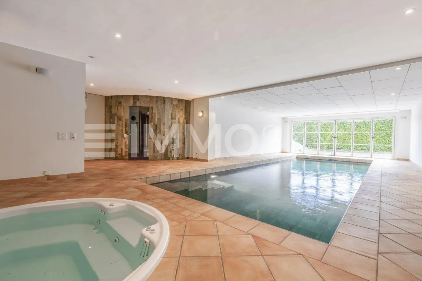 Maison d'exception de 12 pièces au coeur de Mont-sur-Rolle - Photo 4 sur 5