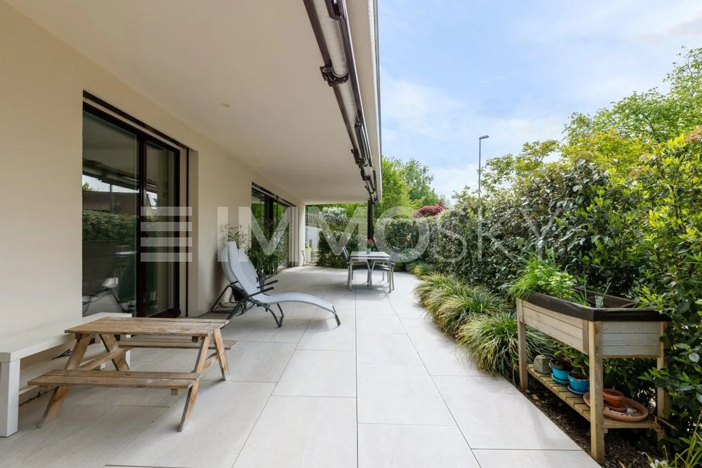 Arriver et se sentir chez soi - Votre nouveau chez-vous dans un emplacement ensoleillé sur la colline - Photo 1 sur 5