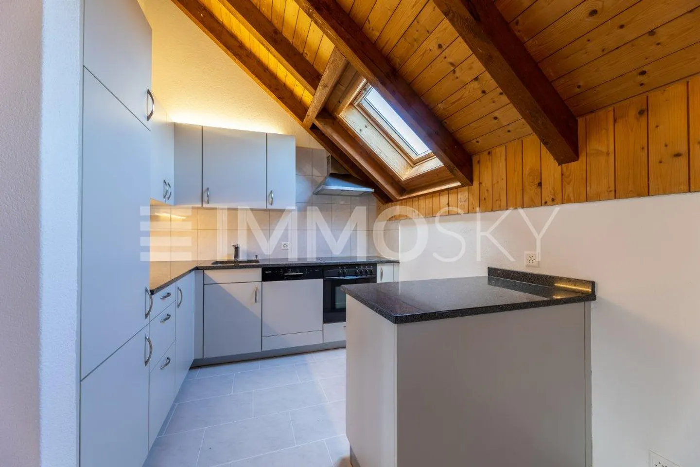 Appartement spacieux et emplacement de choix - Idéal pour les investisseurs ! - Photo 2 sur 5
