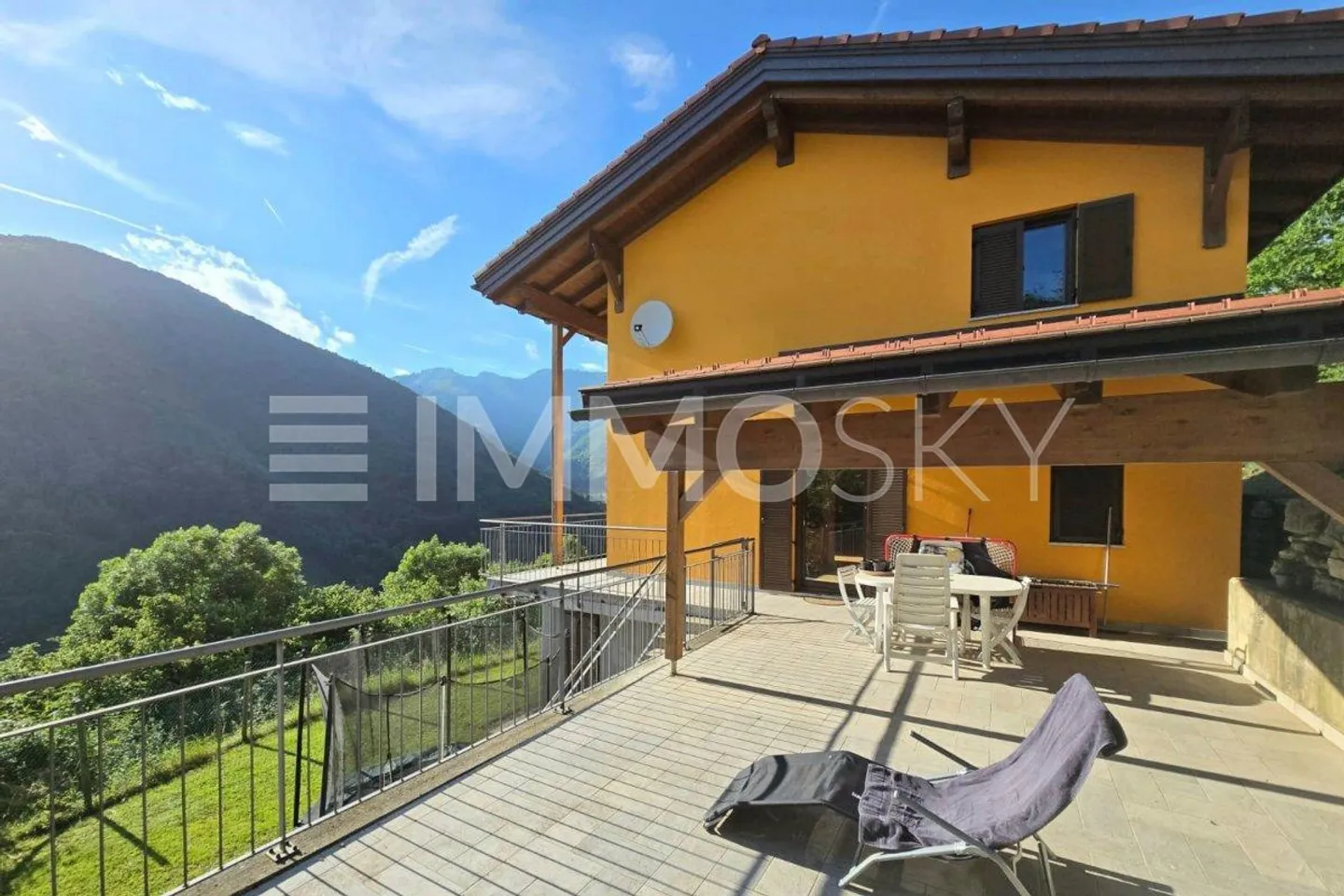 Spazio privato con eleganza: Terrazza e vista sulla natura - Foto 1 di 5