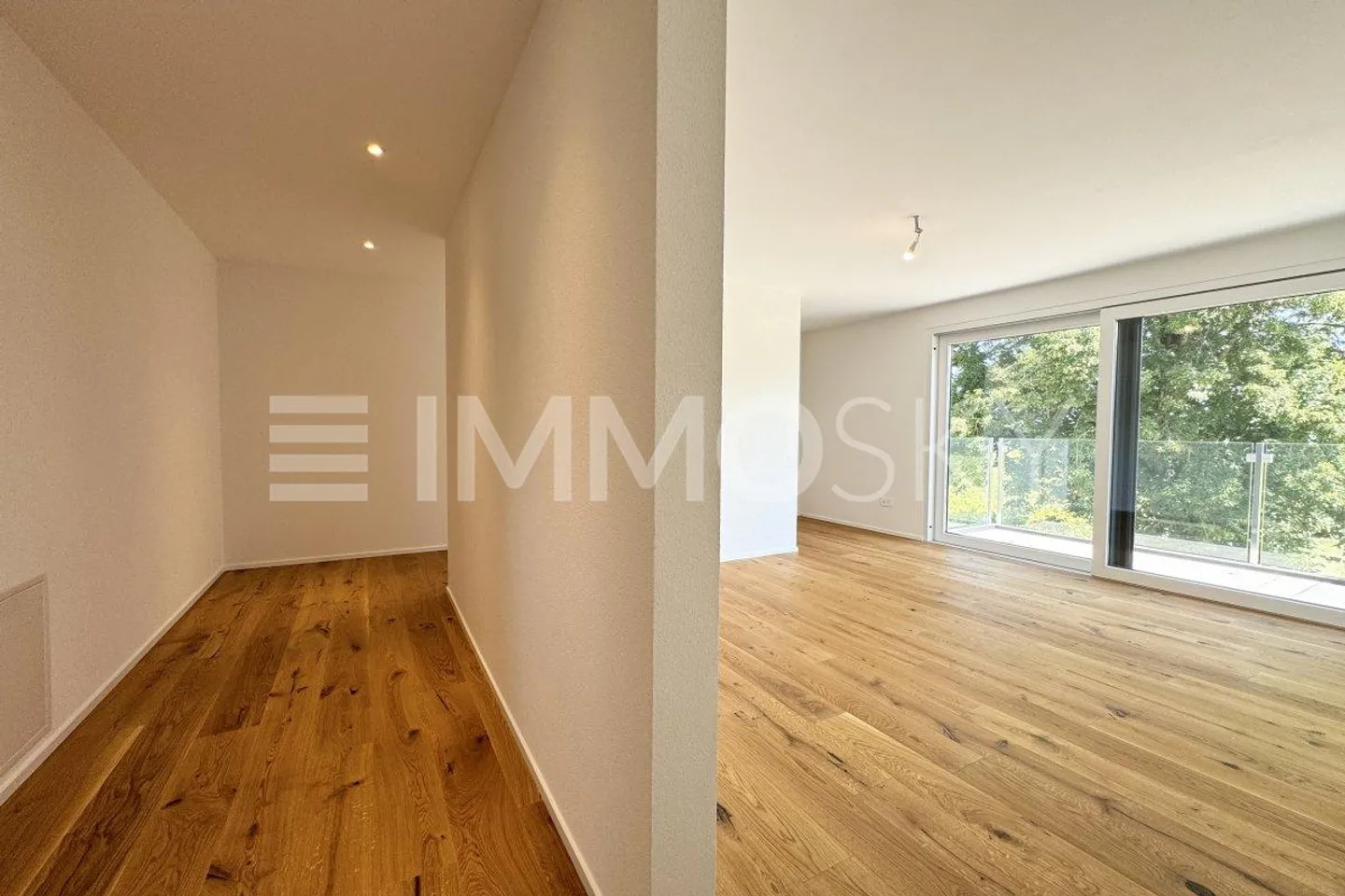 Magnifike freistehende Villa mit 5,5 Zimmern und ohne gegenüberliegende Aussicht - Foto 2 von 5