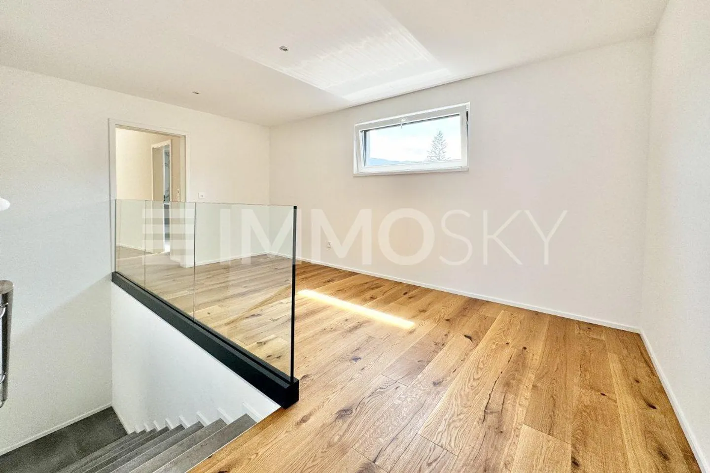 Magnifike freistehende Villa mit 5,5 Zimmern und ohne gegenüberliegende Aussicht - Foto 3 von 5