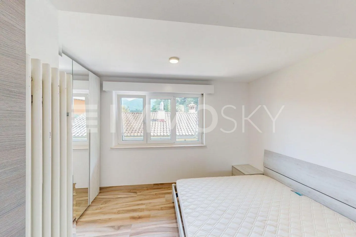 Completely renovated, away from city traffic - Photo 4 of 4