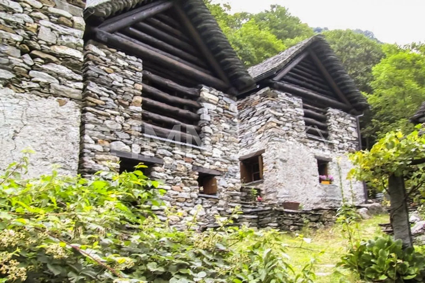 3 magnifiques maisons rustiques rénovées - revenus garantis - Photo 3 sur 5
