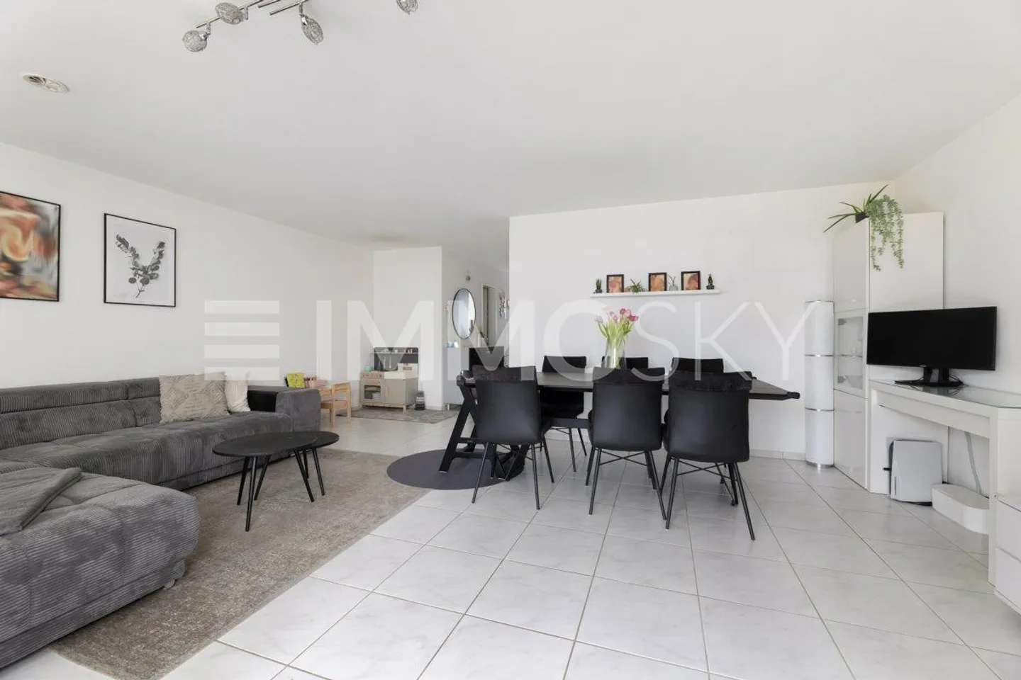 Own garden, living on two floors - like a small house - Photo 2 of 5