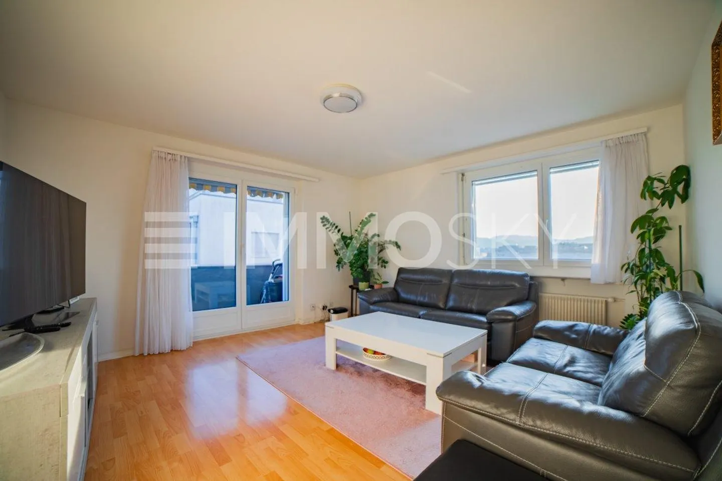 Eleganza centrale: Appartamento moderno con ottimi collegamenti - Foto 3 di 5