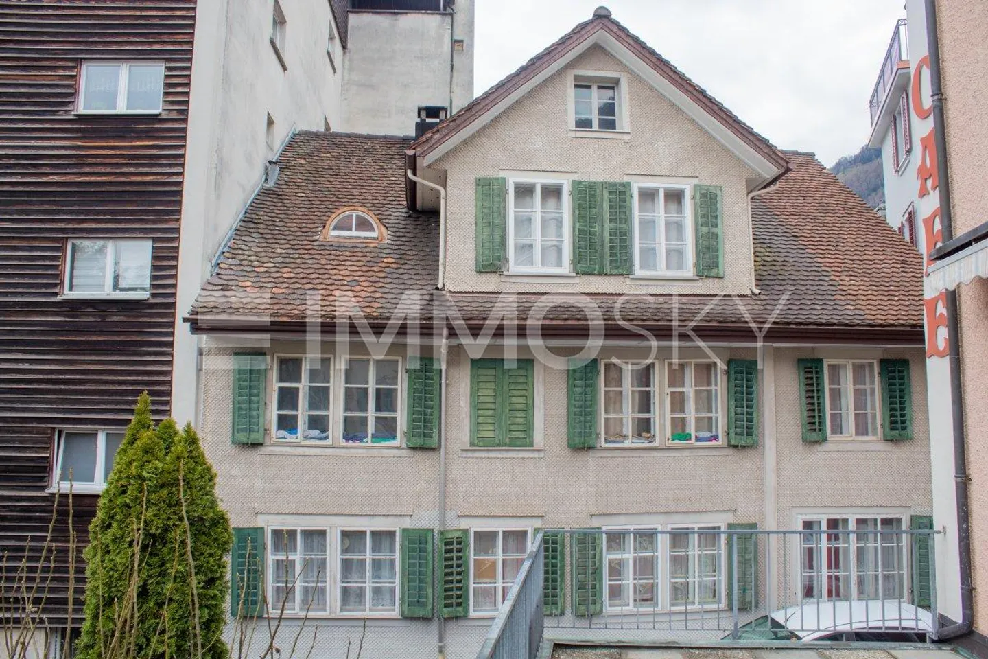 Rendite und Potenzial vereint  Mehrfamilienhaus mit Ausbauoption - Foto 1 von 4