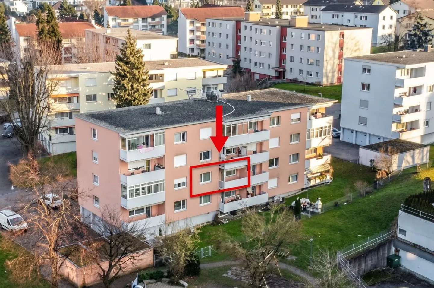 Appartement confortable de 3,5 pièces dans un bon emplacement - Photo 1 sur 13