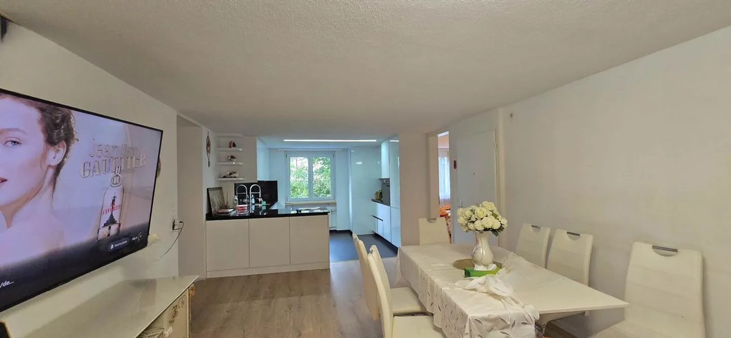 Quiet and cozy 4.5-room apartment with spacious balcony - Photo 3 of 13