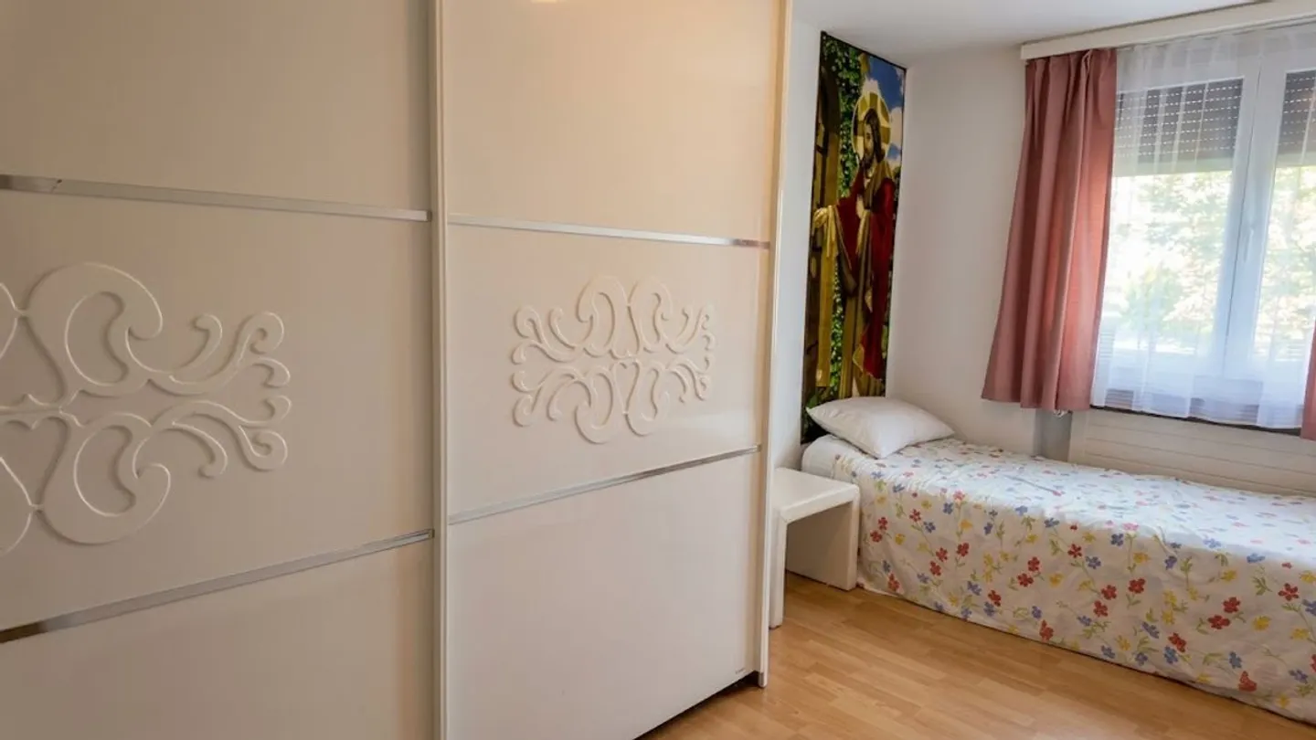 Appartement calme et confortable de 4,5 pièces avec balcon spacieux - Photo 10 sur 13