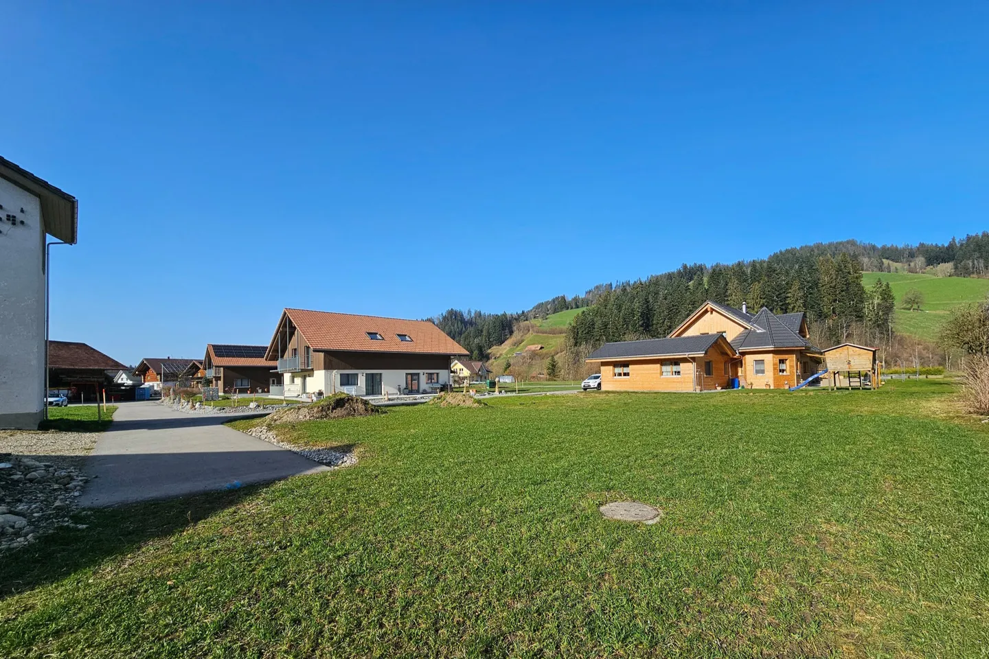 Maison individuelle neuve dans un quartier calme à Eggiwil - Photo 2 sur 13