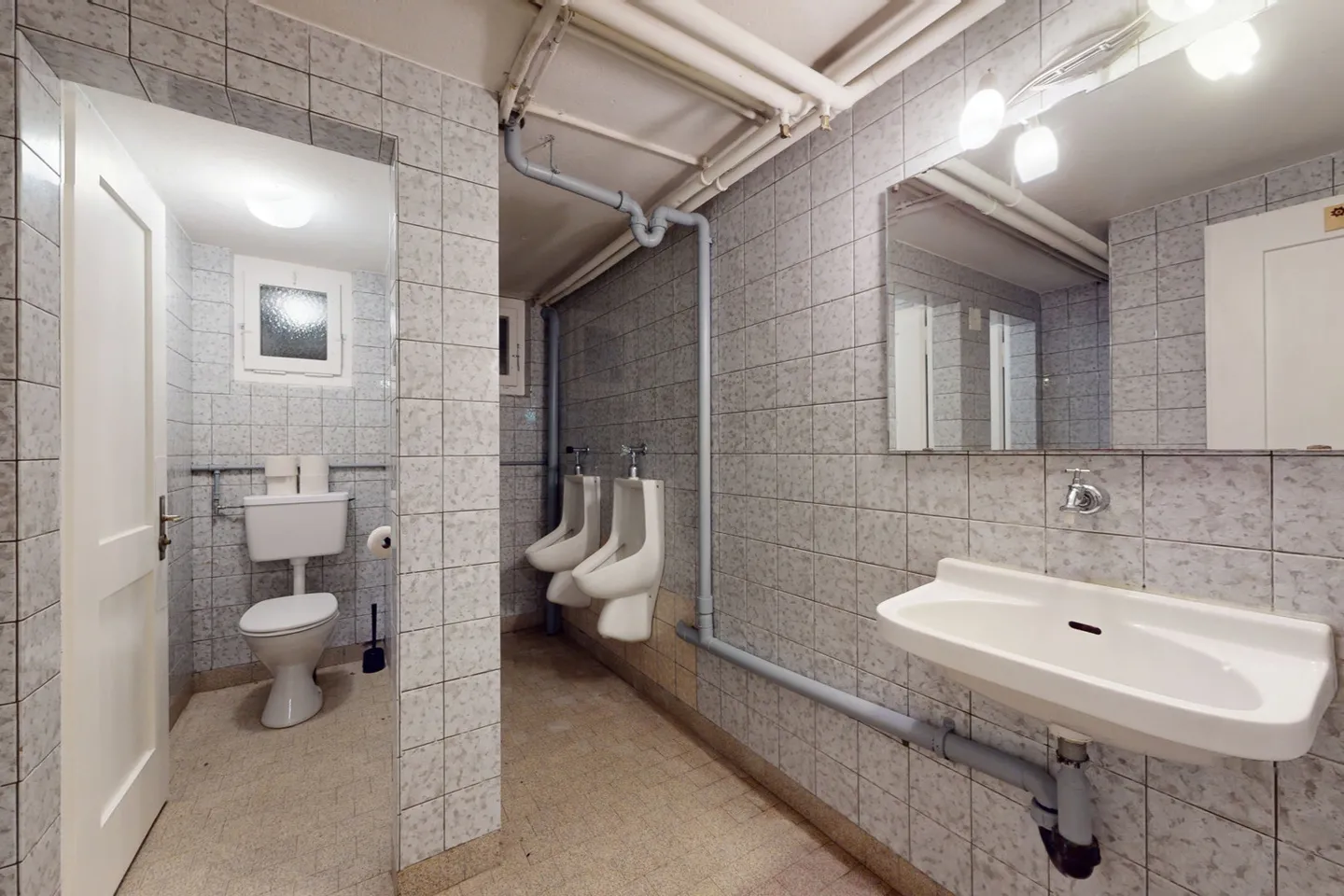 Unique Airbnb / Hotel in Picturesque Mountain Landscape - Photo 10 of 13