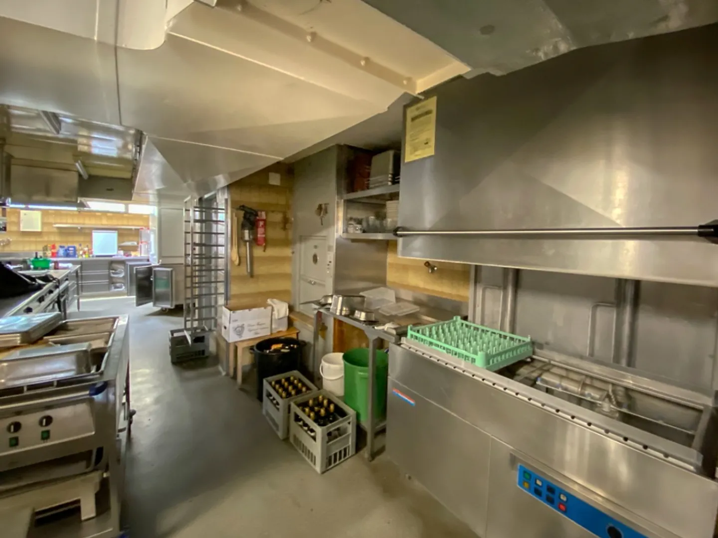 Gastronomy Kitchen / Production Kitchen for Catering in Grosshöchstetten - Photo 8 of 11