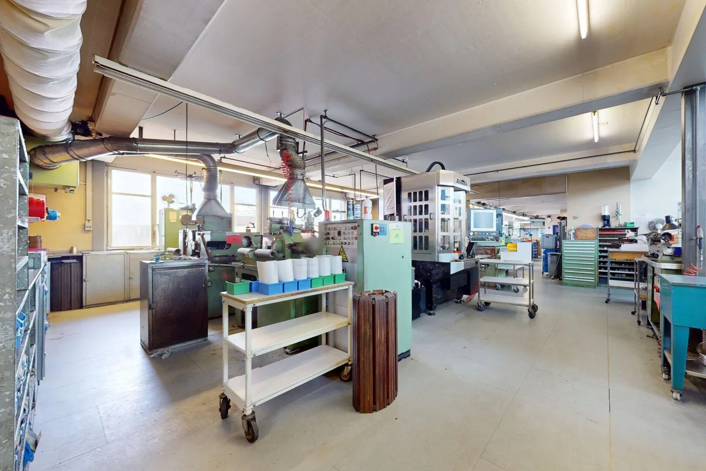 Espaces commerciaux spacieux à Heimberg - Photo 3 sur 13