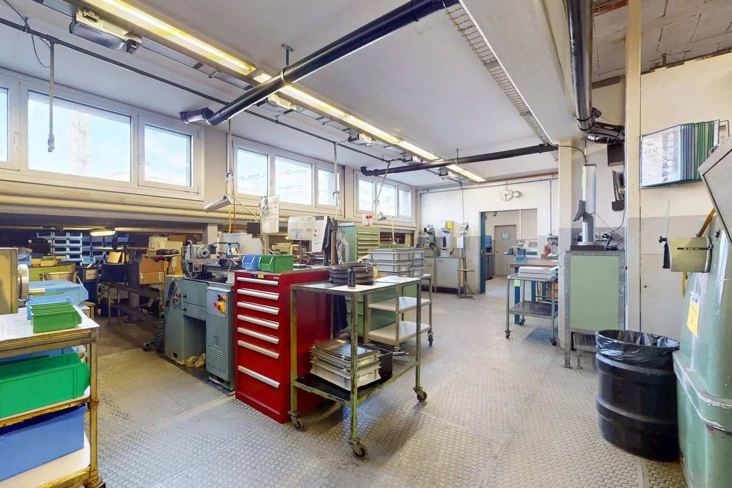 Espaces commerciaux spacieux à Heimberg - Photo 5 sur 13