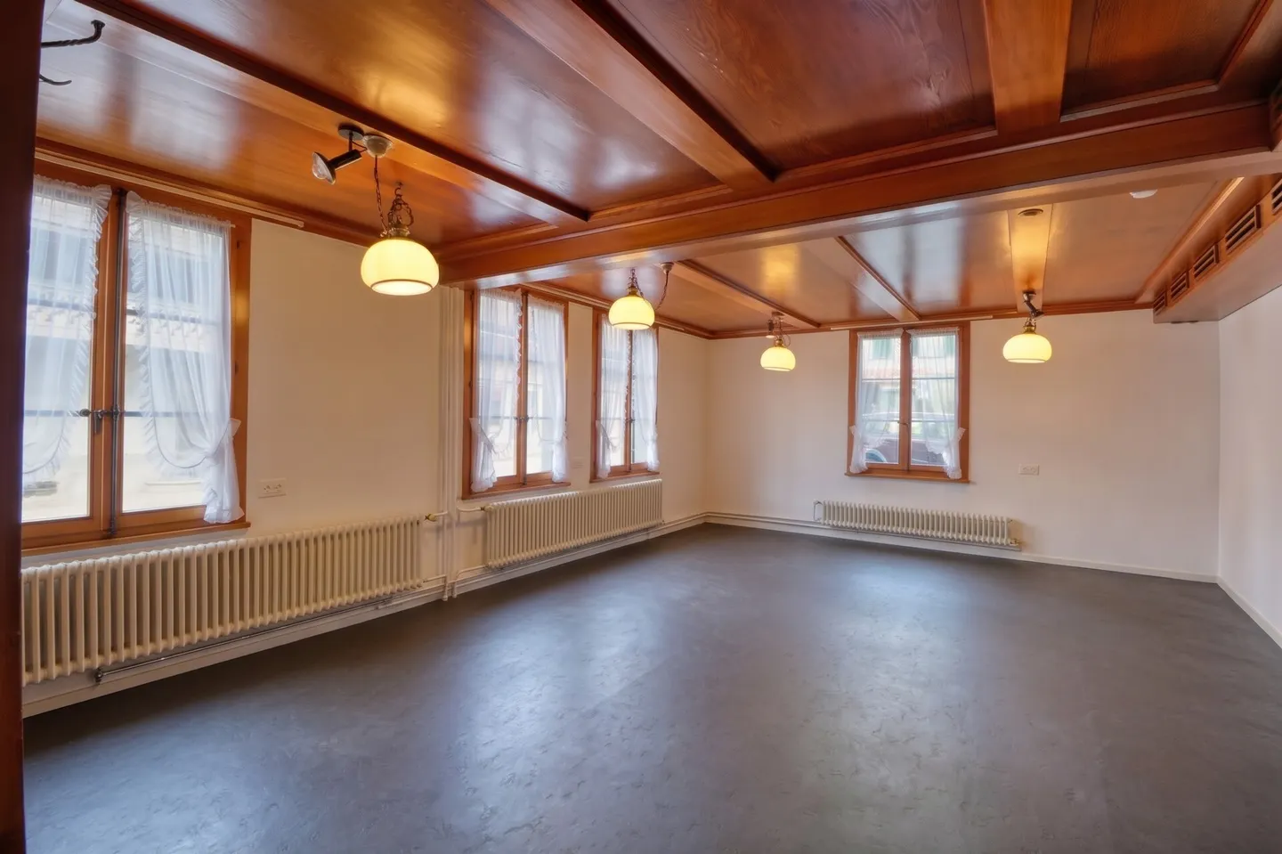 Commercial space in a central location for office, cosmetics/beauty studio or - Photo 1 of 4