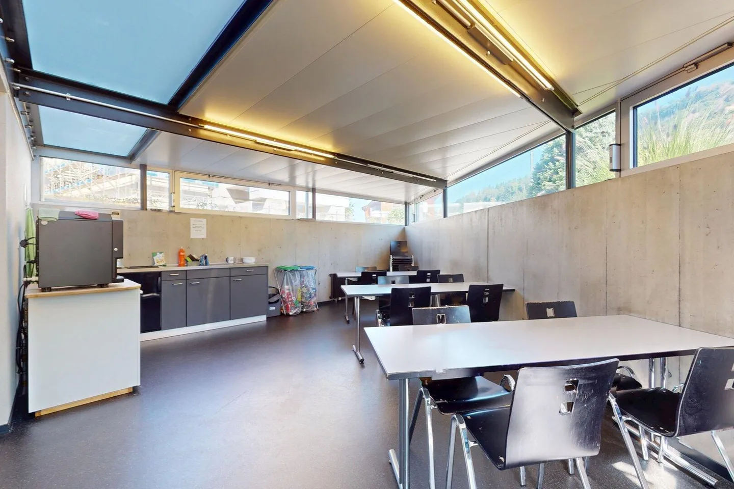 Espaces commerciaux spacieux à Heimberg - Photo 9 sur 13