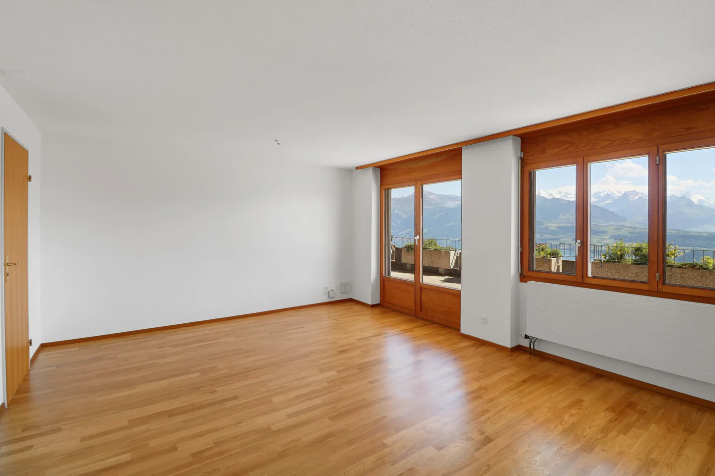 Charming Studio Apartment with Lake View, Ideal as a Second Home or Investment - Photo 10 of 13