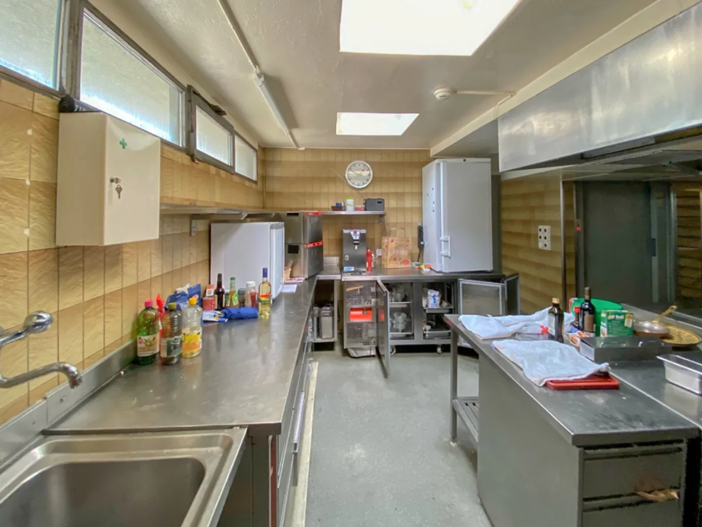 Gastronomy Kitchen / Production Kitchen for Catering in Grosshöchstetten - Photo 3 of 11