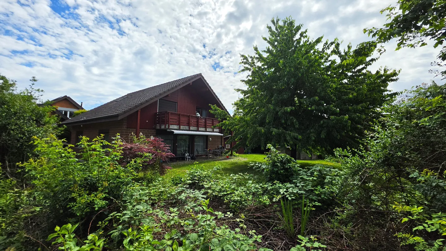 Maison individuelle de 6,5 pièces avec grand jardin à Lupsingen - Photo 4 sur 13