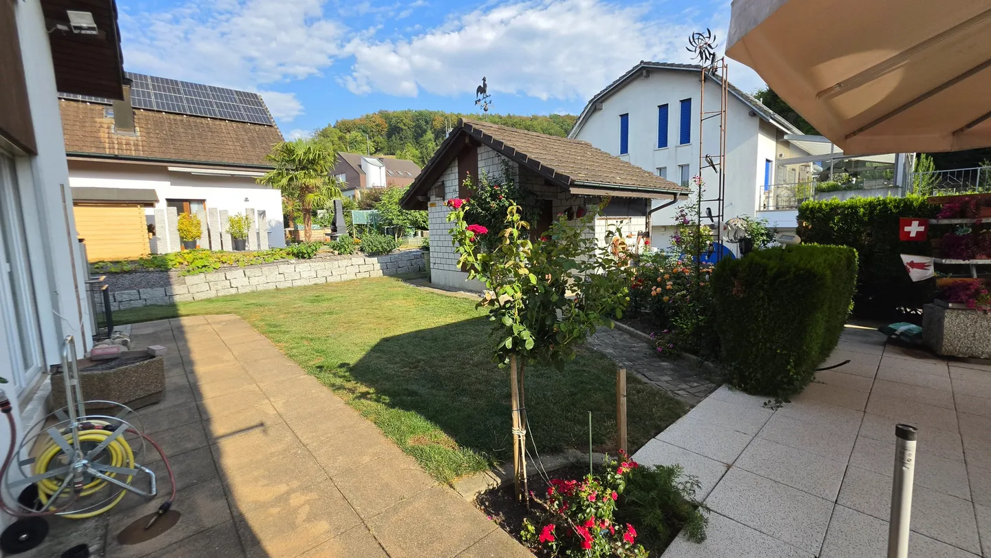 Charmantes Einfamilienhaus mit Pool - Foto 3 von 13