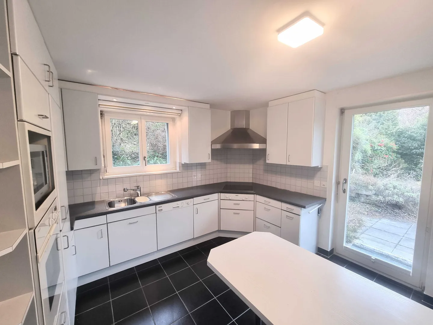Villa de 10 pièces avec vue sur la montagne et véranda à Riehen à vendre - Photo 4 sur 13