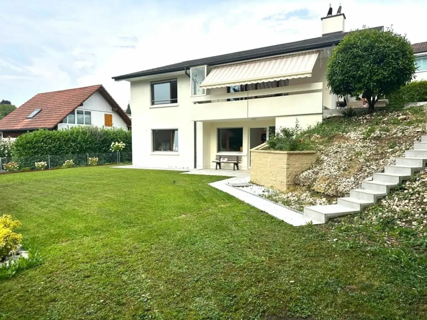 Maison individuelle de 5,5 pièces, rénovée, grand jardin - Acheter Niederdorf - Photo 1 sur 13