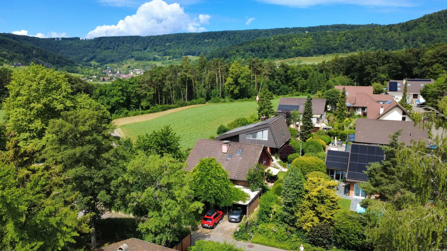 Maison individuelle de 6,5 pièces avec grand jardin à Lupsingen - Photo 2 sur 13