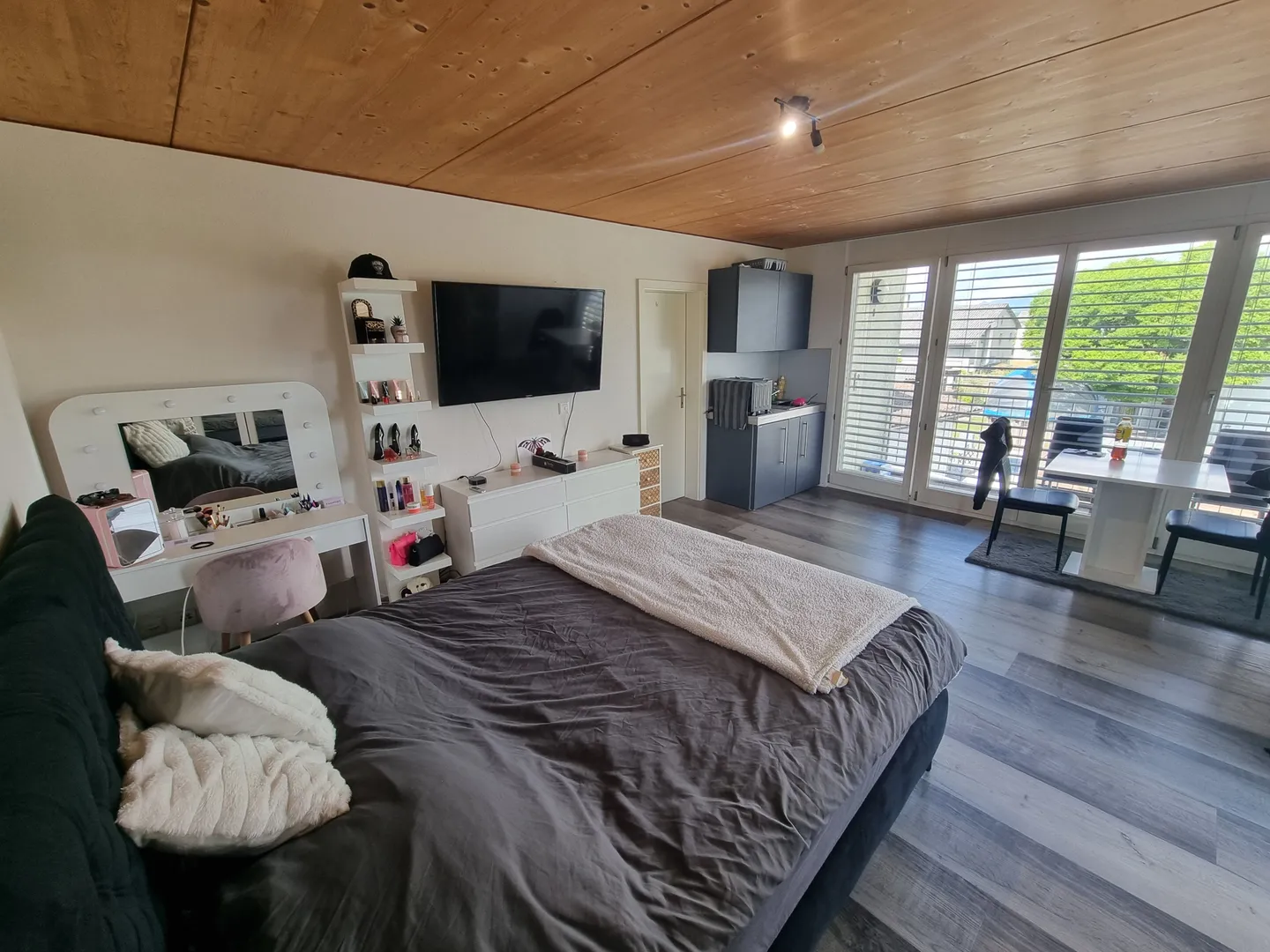 Helles Studio mit Balkon in Wolfwil - Foto 2 von 8