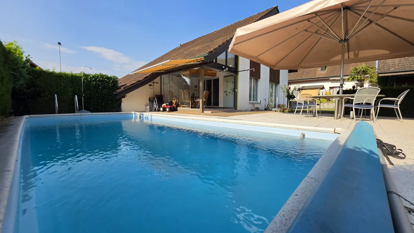 Charmantes Einfamilienhaus mit Pool - Foto 1 von 13