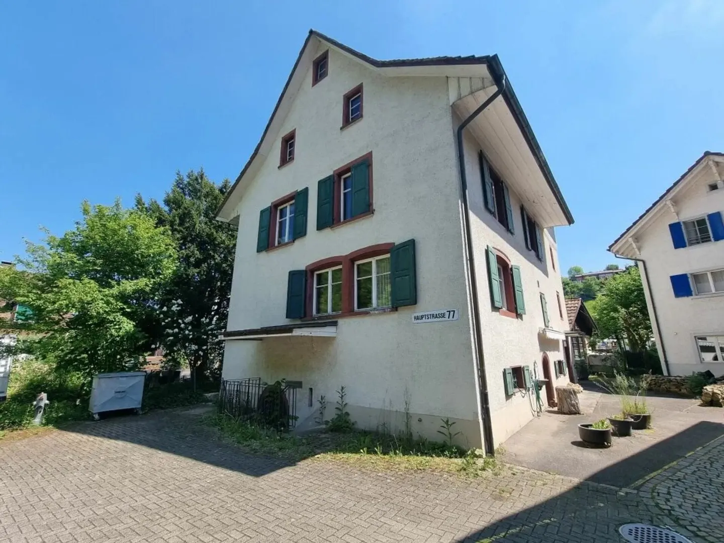 Casa caratteristica per 3 famiglie con potenziale in vendita a Hölstein - Foto 3 di 13