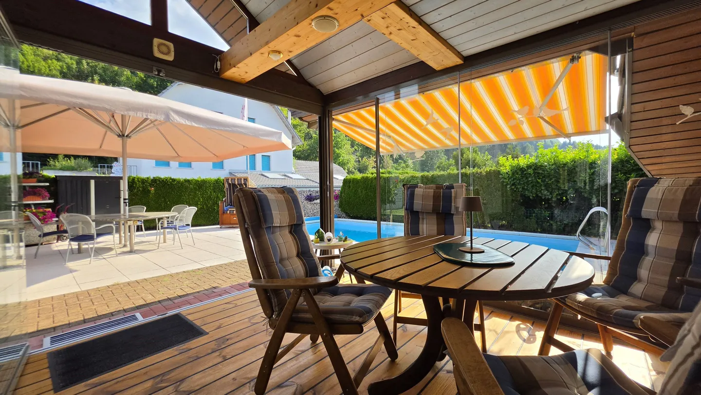Charmantes Einfamilienhaus mit Pool - Foto 6 von 13