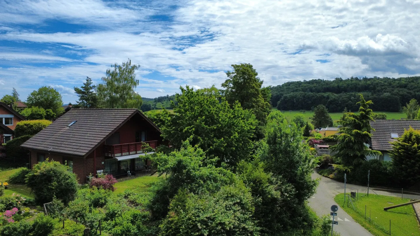 Maison individuelle de 6,5 pièces avec grand jardin à Lupsingen - Photo 12 sur 13