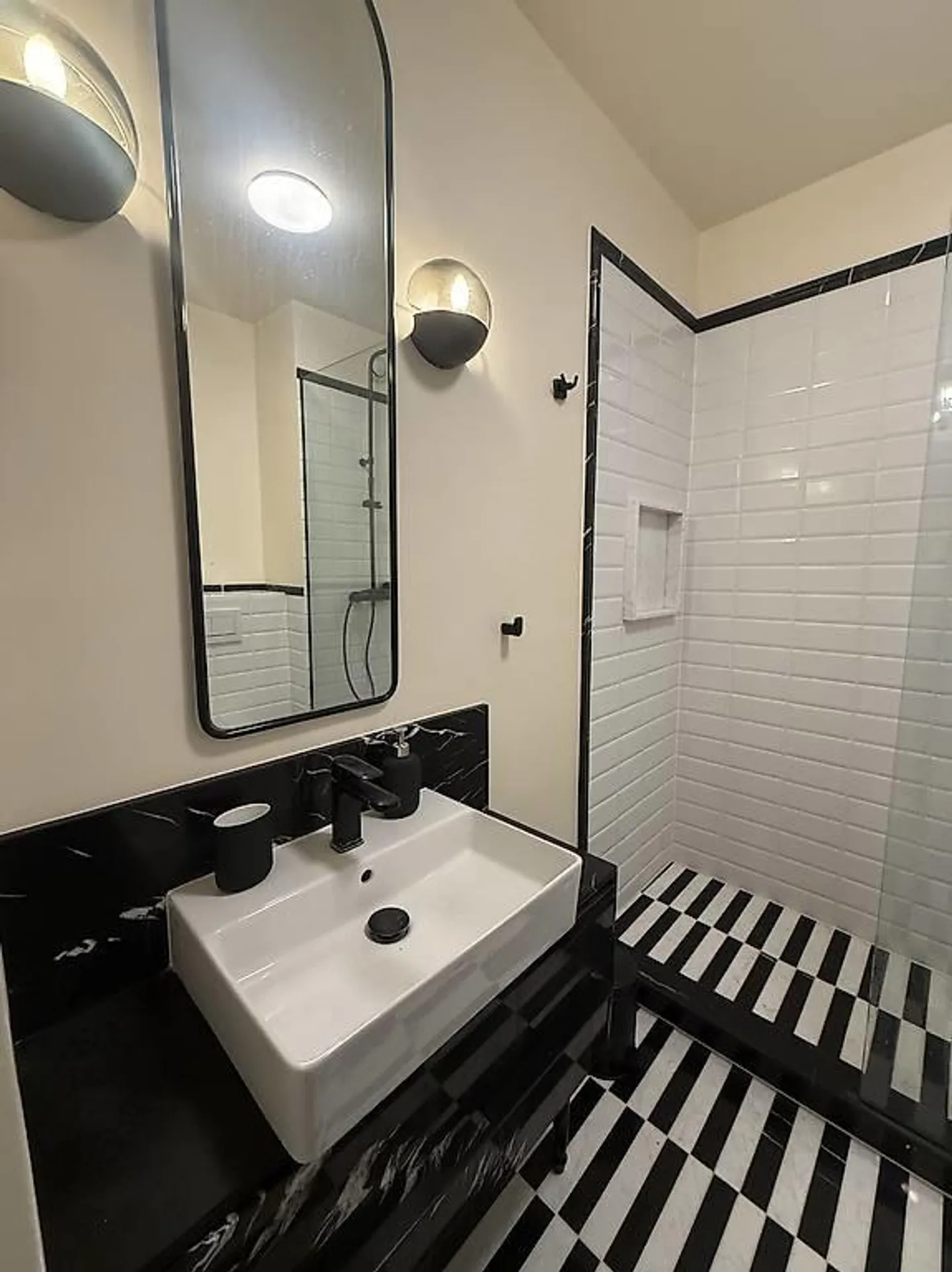 Renovated studio of 42 m² in Chêne-Bougeries - High-end amenities with pools and park - Photo 2 of 13
