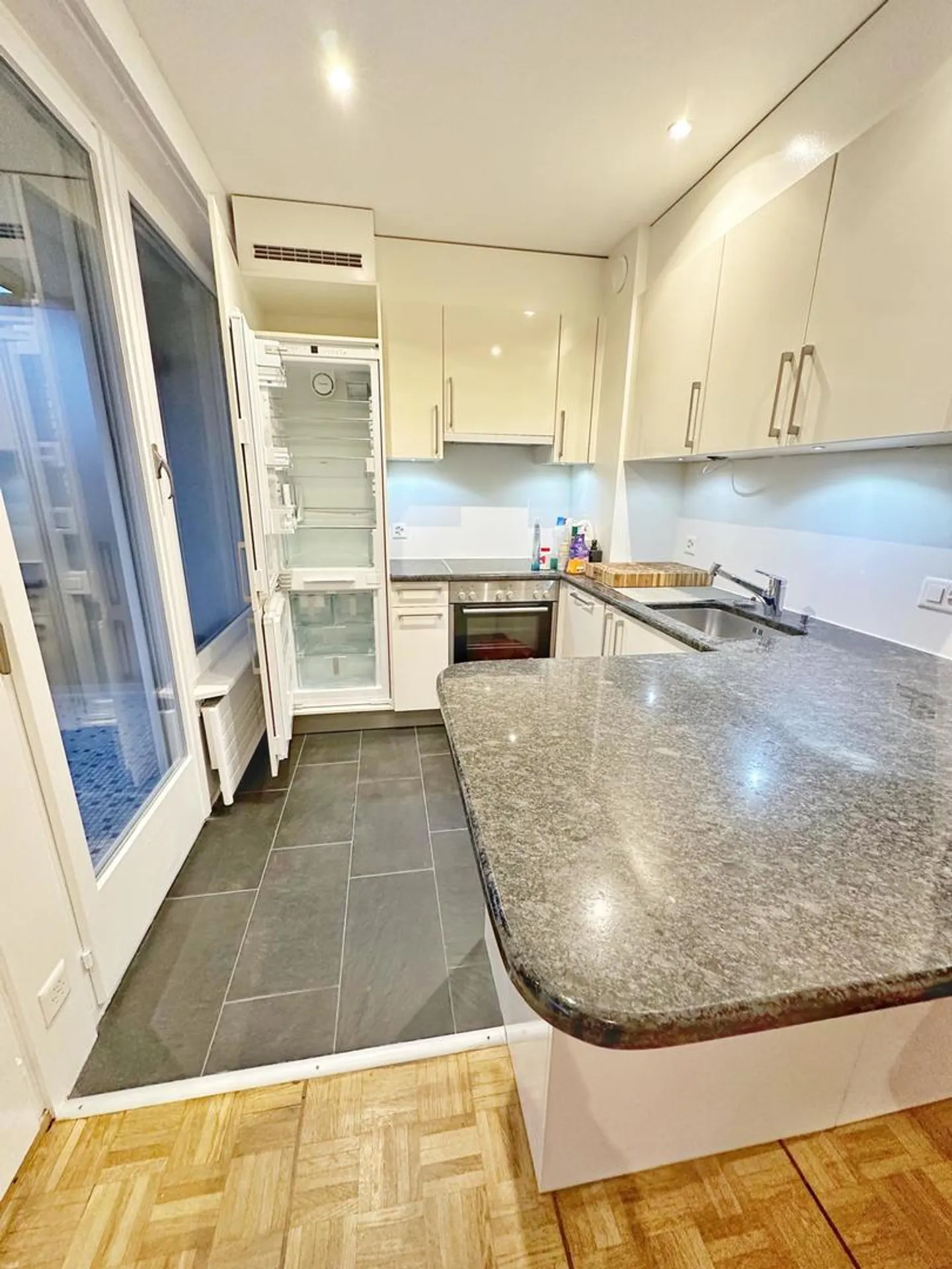 Magnificent 1.5 room apartment with balcony and private pool - Geneva, Champel - Photo 7 of 11