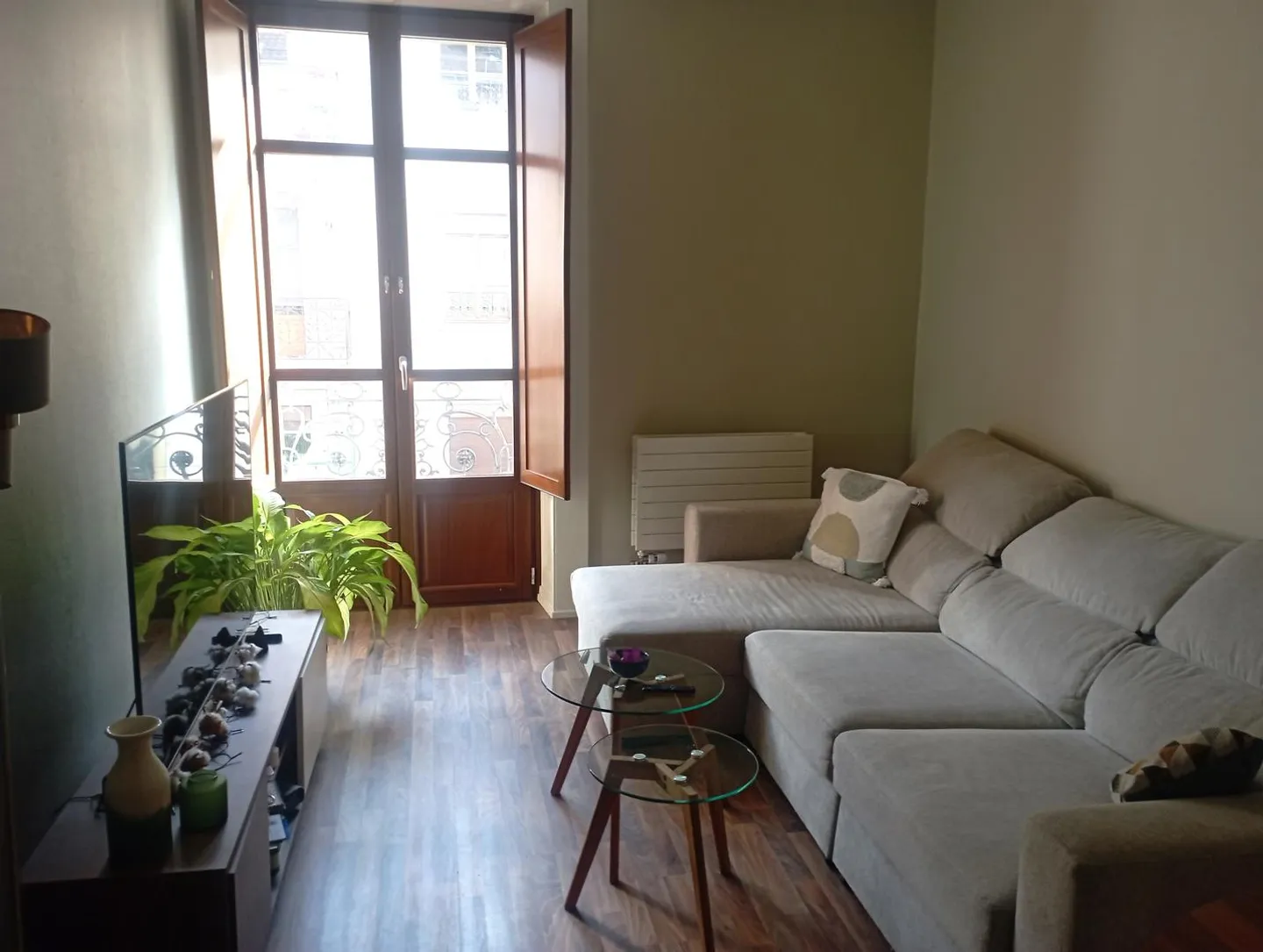 Eaux-Vives District: Spacious 4 Rooms | 70 m2 Close to Amenities and Transport - Photo 5 of 13