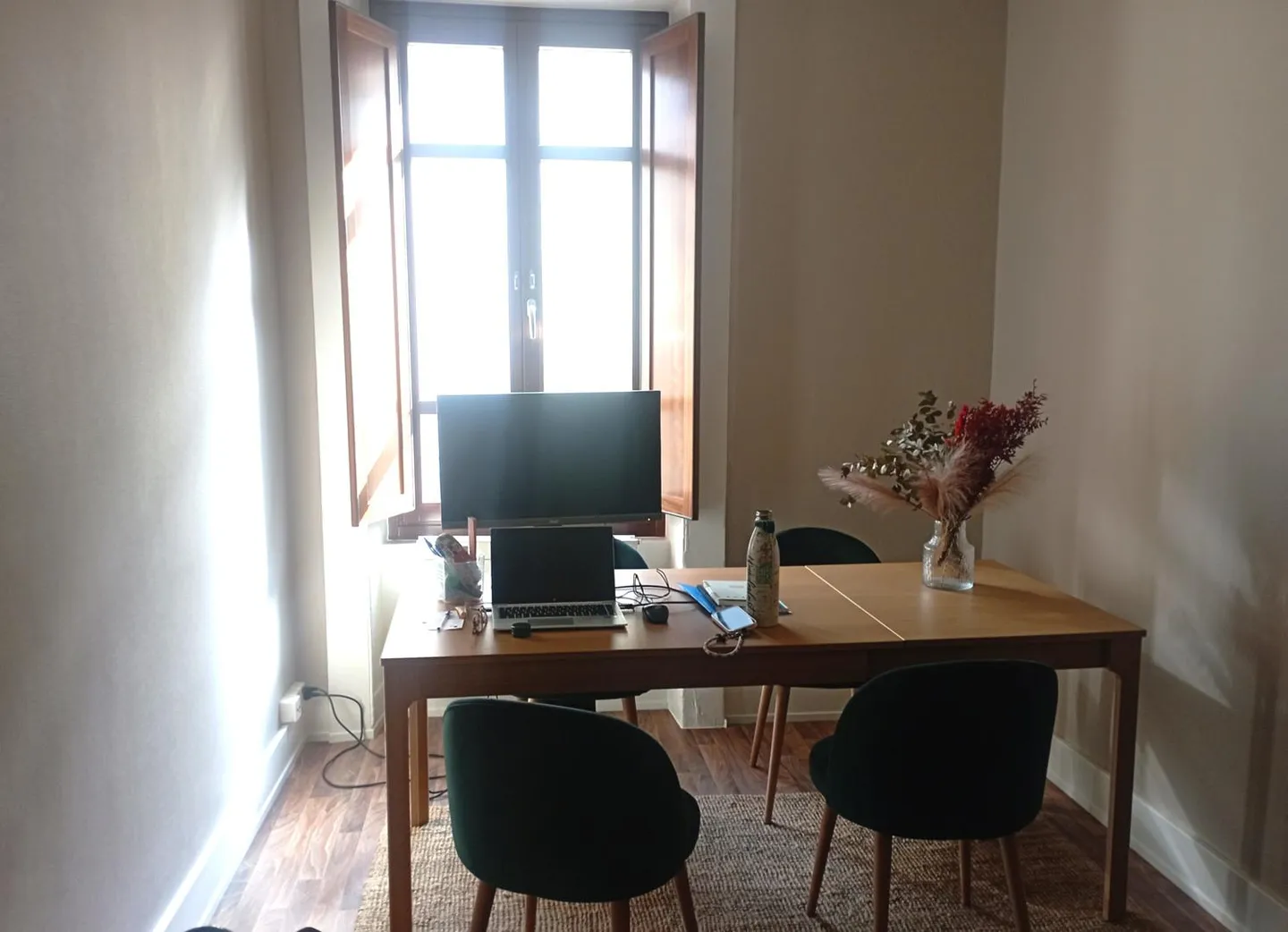 Eaux-Vives District: Spacious 4 Rooms | 70 m2 Close to Amenities and Transport - Photo 6 of 13