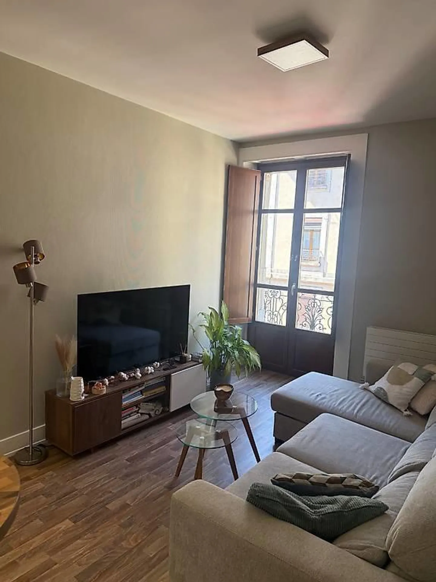 Eaux-Vives District: Spacious 4 Rooms | 70 m2 Close to Amenities and Transport - Photo 10 of 13