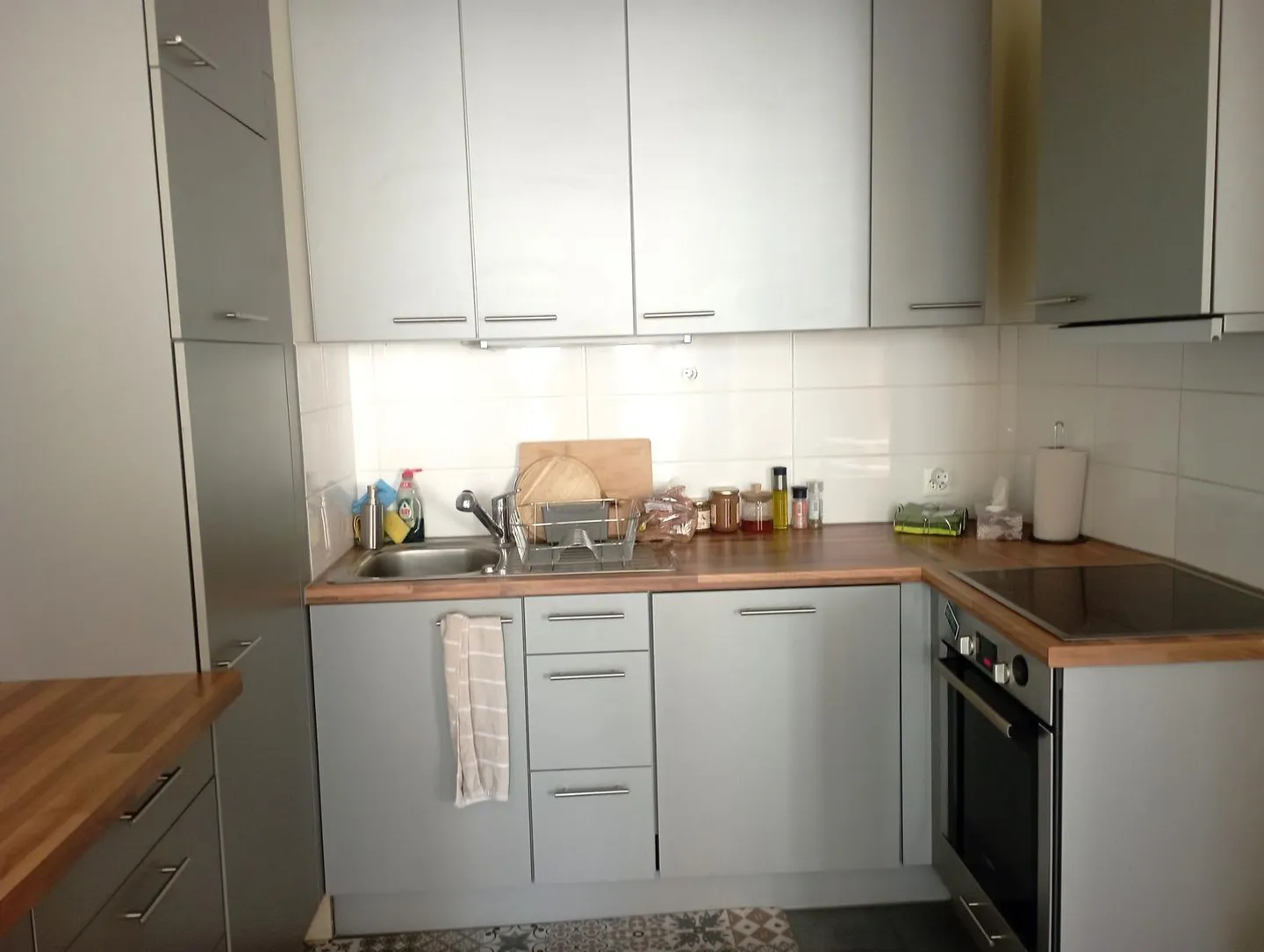 Eaux-Vives District: Spacious 4 Rooms | 70 m2 Close to Amenities and Transport - Photo 2 of 13